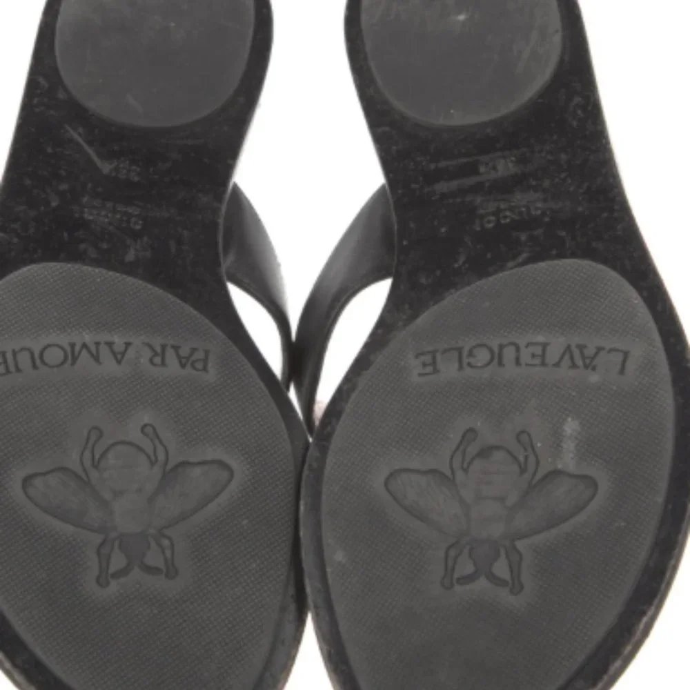 GUCCI Double G Logo Leather Flip Flops - Picture 2 of 5